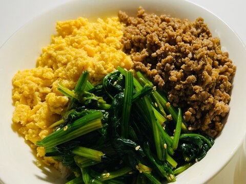 冷蔵厚焼き玉子の残りで簡単!3色丼